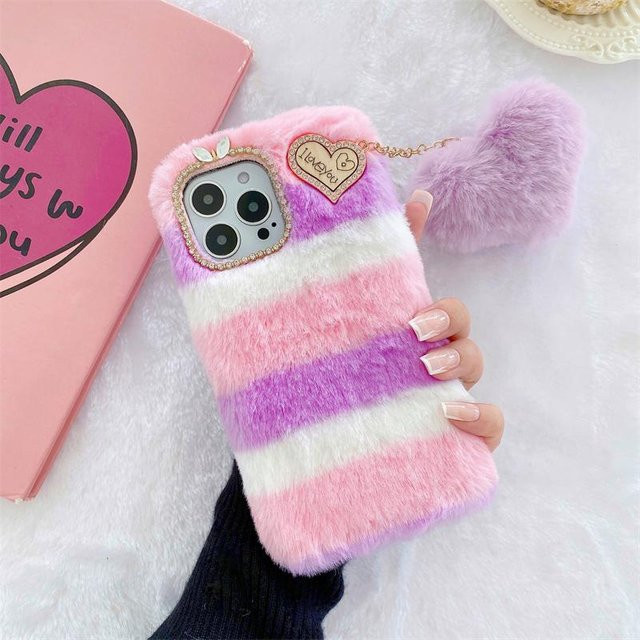 Plüsch Handyhülle mit Herz-Anhänger und Kaninchen-Fell für Samsung Galaxy und Huawei Modelle in Violett - Bild 1
