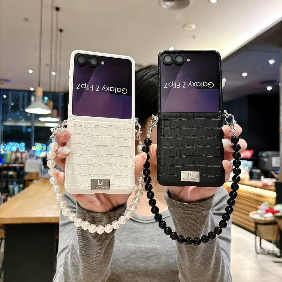 Samsung Galaxy Z Flip 7 FE Handyhülle mit Krokodilmuster und Perlenarmband - Bild 2