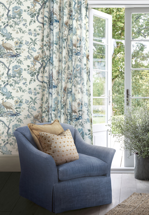 GP & J Baker Tapete Broughton Rose in Blau und Grau mit floralem Design und botanischen Motiven aus Vlies - Bild 1