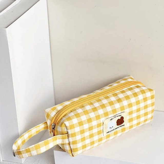 Gelbe Bleistifttasche mit Schachbrett-Stickerei als tragbare Schreibwaren- und Make-up-Tasche für Damen und Mädchen - Bild 1