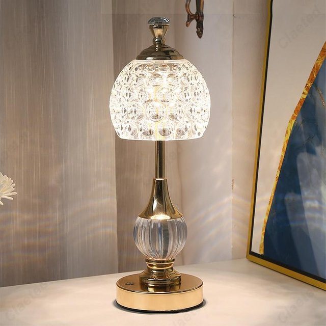 Cosy Homes Tischlampe aus Metall und Kristall in Transparent, Dimmbar mit LED und Touch-Funktion für das Schlafzimmer - Bild 1