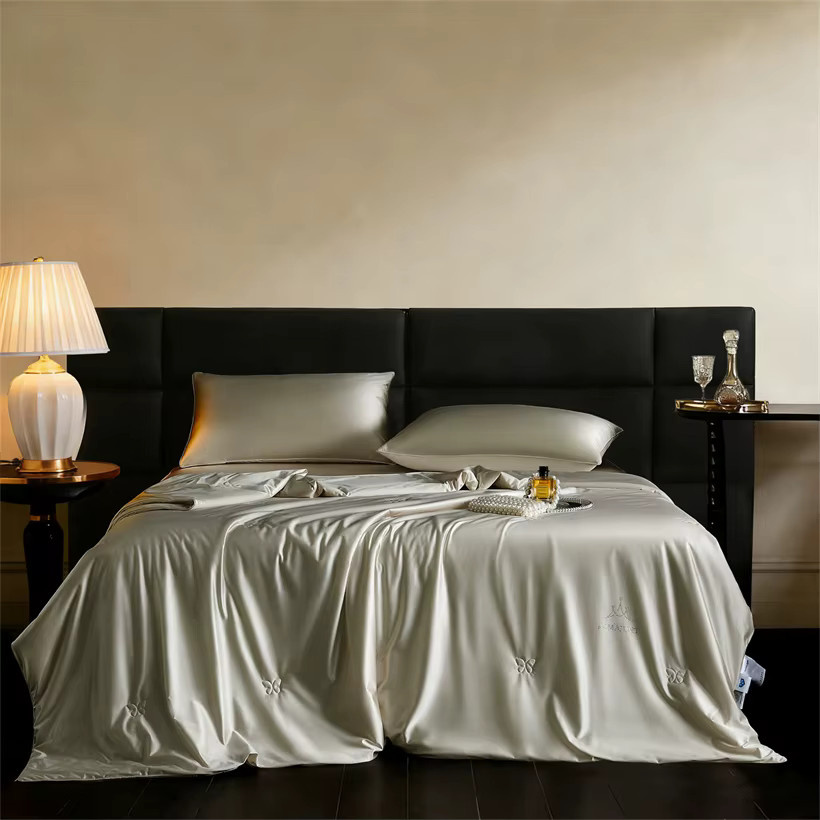 Dreamreal Seidenbettdecke aus 100% reiner Maulbeerseide für den Sommer, Farbe: Blau, B/T/H: 200 x 150 x 1 cm - Bild 3