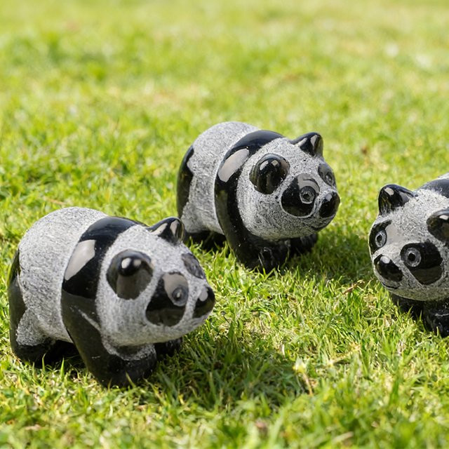 Handgeschnitzte Obsidian-Panda-Skulptur von RYCRYSTAL in Schwarz als dekorative Kristall-Tierfigur für dein Zuhause - Bild 1