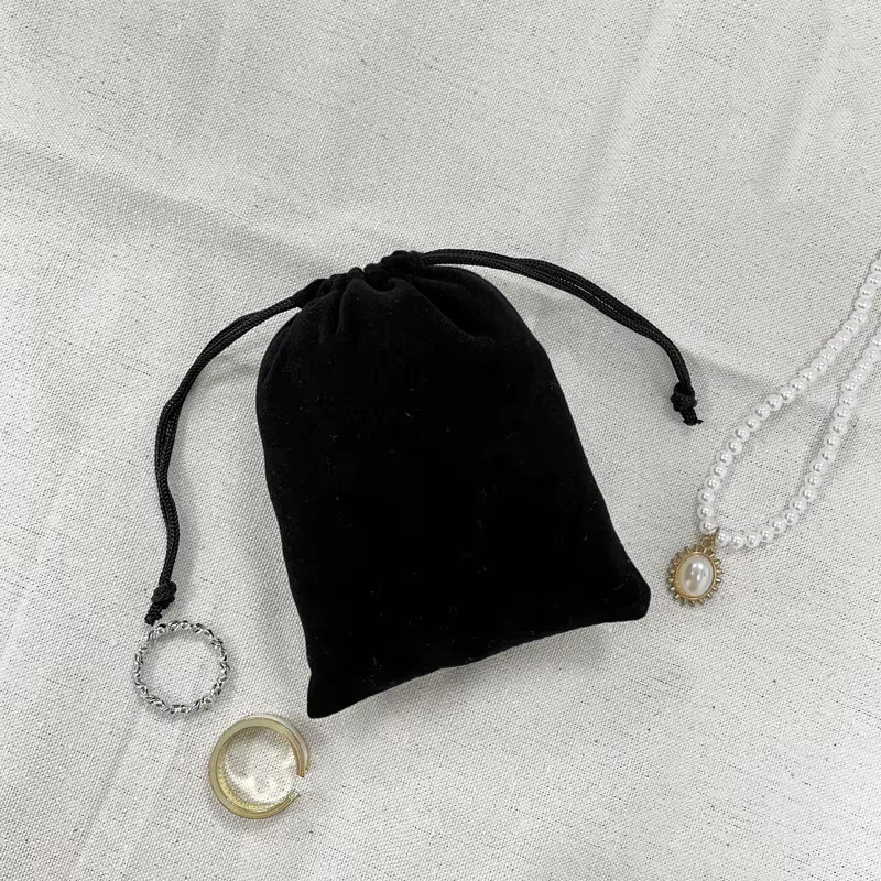 10 Stück schwarze Samtstoff-Schmuckbeutel mit Kordelzug für Hochzeiten und Geschenke - Bild 4