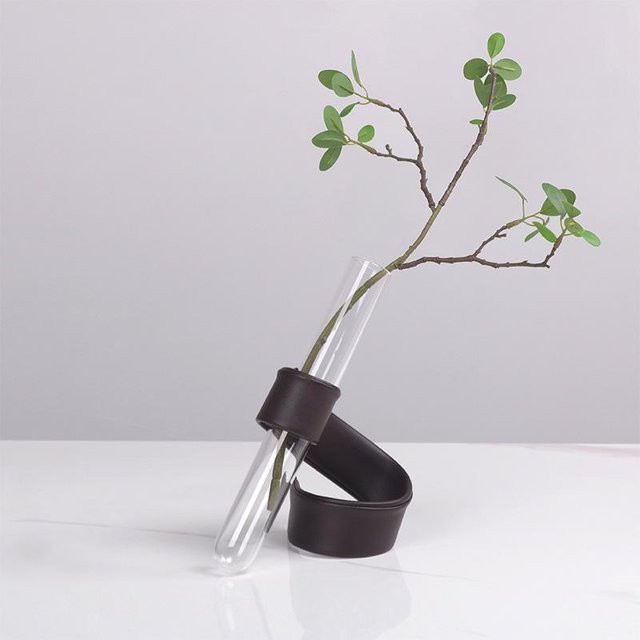 Moderne Dekorative Glas-Vase mit Blumenmuster und Leder-Elementen in Grau und Dunkelbraun, B/T/H: 20 x 13 x 25 cm - Bild 1