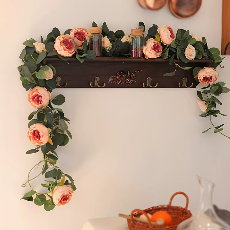 Künstliche Pfingstrosen-Rosenrebe als floraler Wandbehang in Grün, Gold und Pink für Hochzeiten - Bild 5