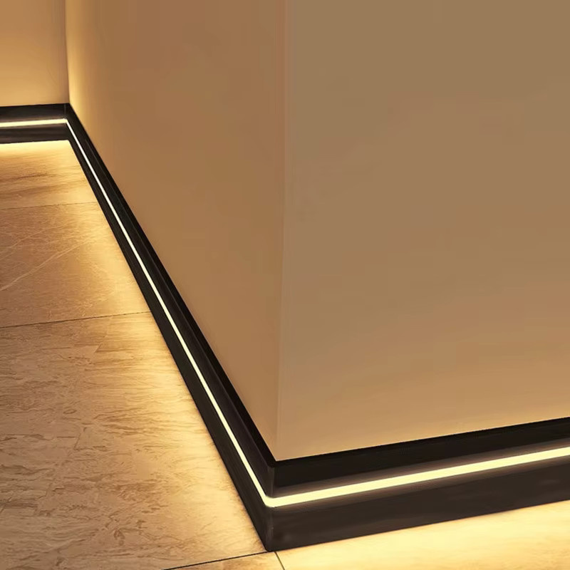 Aluminium Sockelleiste als Aufsatzprofil in Silber für LED-Streifen mit warmweißem Licht, Höhe: 5 cm, Breite: 0,8 cm - Bild 5