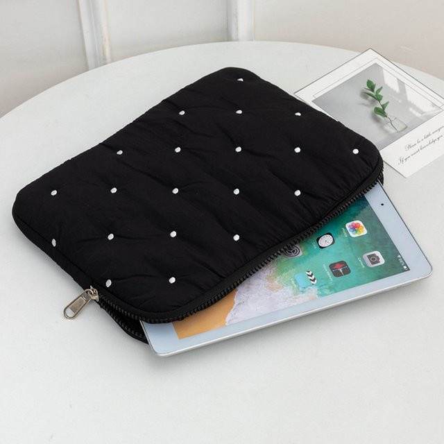 Computertasche mit gestickten Punkten in Schwarz mit Innentasche für Laptop und Tablet - Bild 1