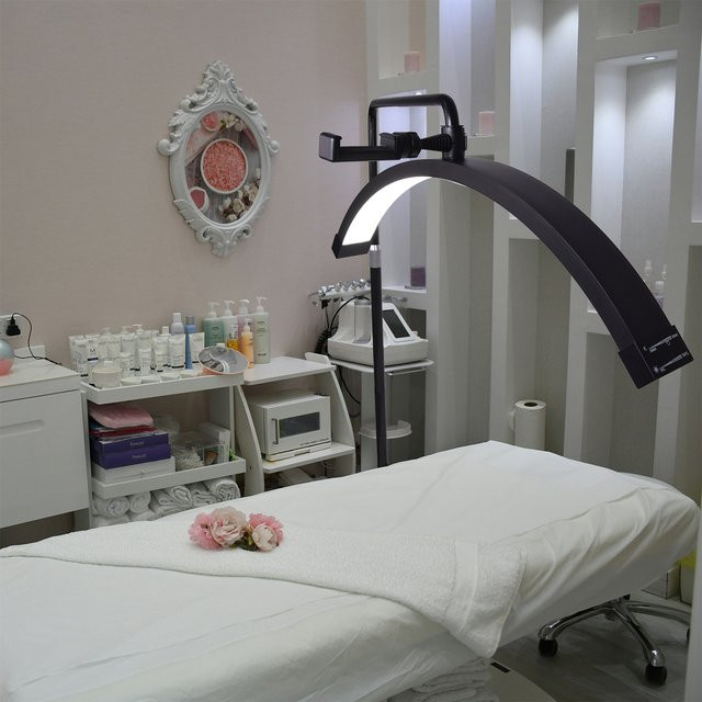 Fosoto FT-Y9II Halbmond Ringlicht in Weiß für Wimpernverlängerung, Make-up und Live-Streaming mit Stativ für Beauty-Salons und Videoaufnahmen - Bild 1