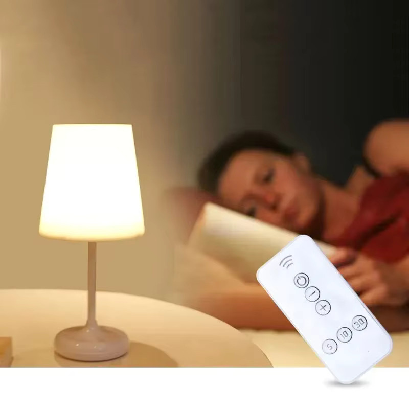 Moderne LED-Schreibtischlampe in Weiß mit Touch-Dimmer, Fernbedienung und USB-Aufladung, ideal als Nachtlicht oder zum Lesen, B/T/H: 13,0 x 13,0 x 29,0 cm - Bild 5