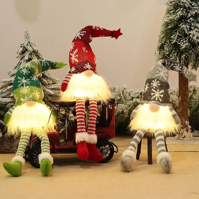 Weihnachts-Wichtel als LED-Anhänger aus Plüsch und Strick in Multicolour - Bild 1