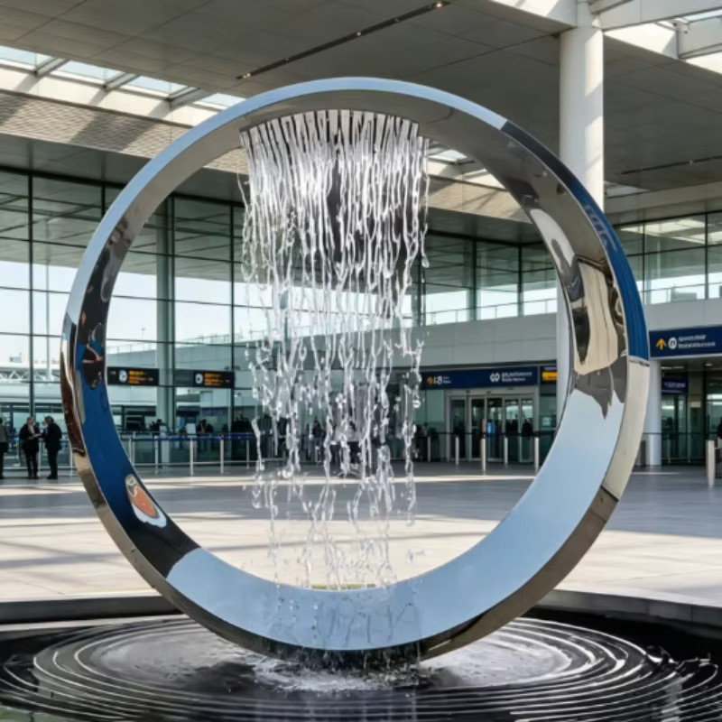 Moderne kreisförmige Wasserskulptur aus Edelstahl in Silber für den Außenbereich mit spiegelpolierter Oberfläche - Bild 3