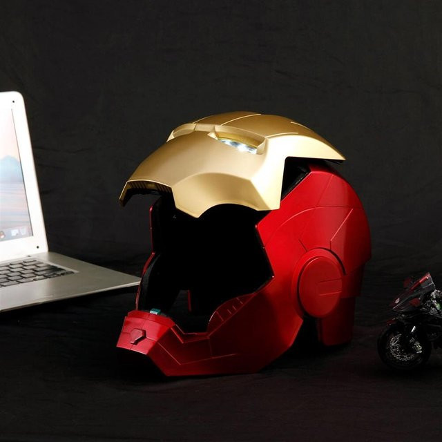 Bandai Marvel Iron Man Mk5 Cosplay Helm Handschuhe, mit LED-Augen, Kunststoff - Bild 1