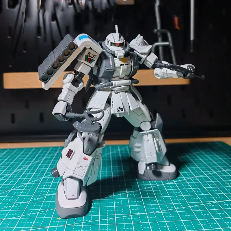Bandai Zaku II HG1/144 Shin Matsunaga Mech Montagemodellbausatz, Actionfigur - Bild 2