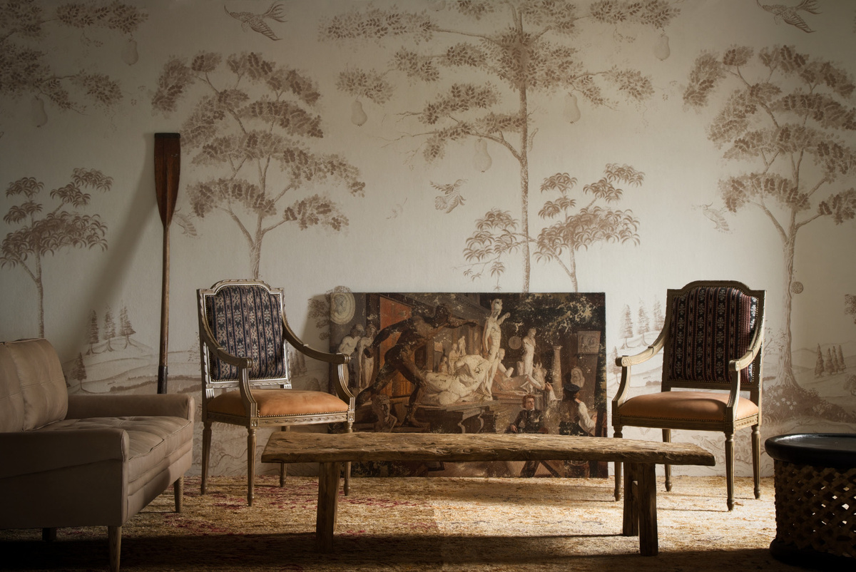 Andrew Martin Mural Mythical Land Tapete in Clay mit nordamerikanischem Folk-Art-Motiv aus Vlies - Bild 2