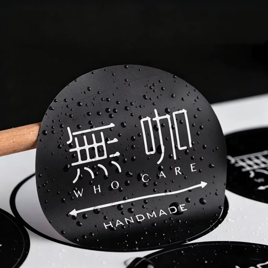 Wasserdichte PVC Aufkleber mit individuellem Logo in Schwarz für deine Geschenkverpackung - Bild 1