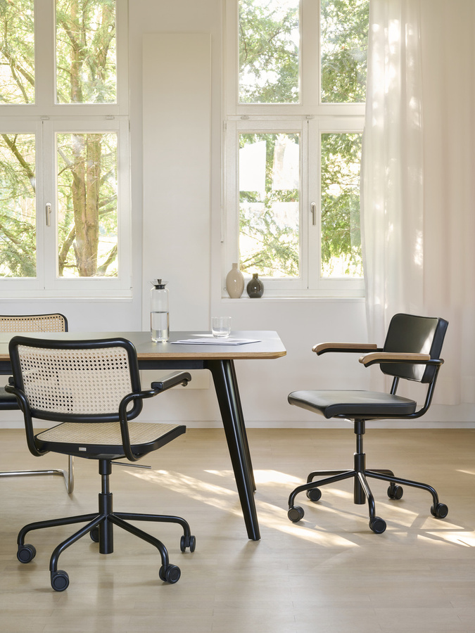 Thonet S 64 Vdr Atelier Drehstuhl mit Rohrgeflecht in Schwarz und Buche mit Rollen - Bild 2