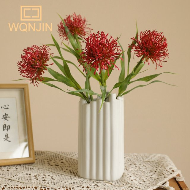 Künstliche Nadelkissenblume von WQNJIN in Grün und Orange als moderne Dekoration für Tisch und Hochzeit in Keramik-Optik - Bild 1
