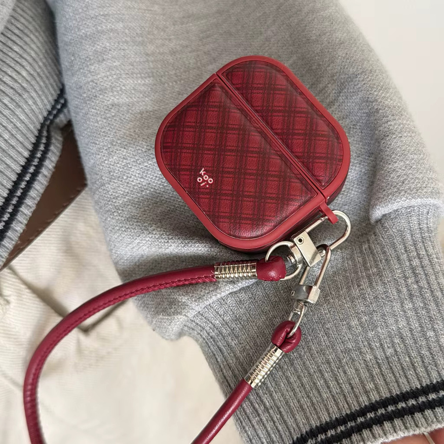 Apple AirPods Schutzhülle aus Leder mit rotem Rautenmuster und Schlaufe - Bild 4
