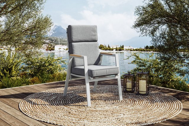 OUTFLEXX Sessel wetterfest mit Teak-Armlehnen in Creme/Weiß aus Aluminium und Textilene mit abnehmbarem Bezug - Bild 1