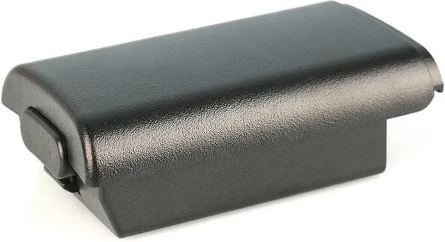 DATA FROG Ersatzgehäuse für die Batterie Rückseite von Xbox 360 Wireless Controllern in Schwarz und Weiß - Bild 1
