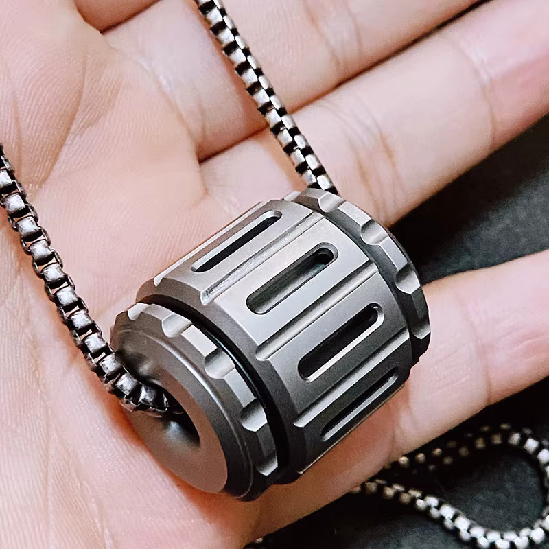 AHHLCLT B.M War Hammer EDC Messer Anhänger Fingertip Gyro Anhänger Dekompression Spielzeug - Bild 1