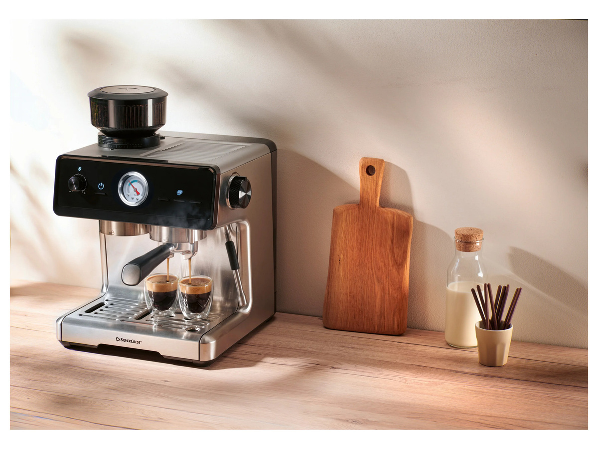 SILVERCREST Premium-Espressomaschine SEMST 1500 A1 in Schwarz und Silber - Bild 2