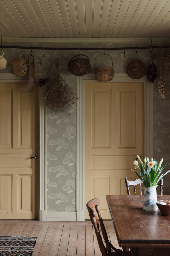 BoråsTapeter Wallpaper Haga 4169 Vlies-Tapete mit botanischem Blumenmuster in Beige und Grau - Bild 1
