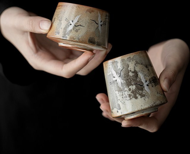 Elegante Jianzhan Teetasse aus Porzellan mit Porzellankranich-Motiv in Braun - Bild 1