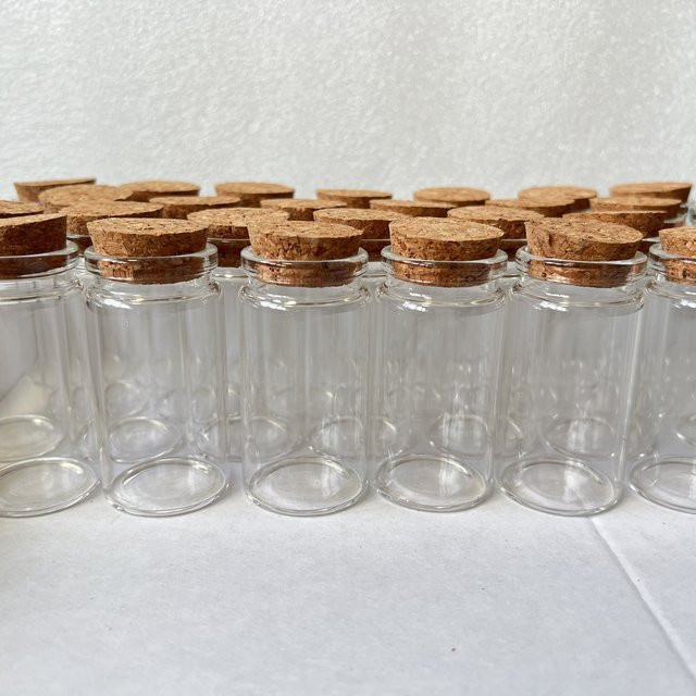 LYGIL Mini-Glasflaschen mit Korken, transparente Glasgefäße für DIY-Bastelbedarf und Dekoration, 50 ml - Bild 1