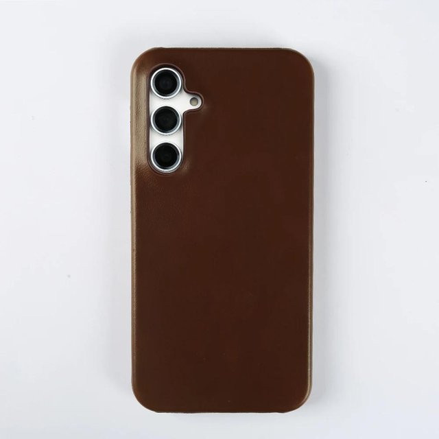 Handgefertigte Lederhülle für Samsung Galaxy S24 FE S23 FE S22 Plus S21 S20 FE 5G in Braun mit Vintage-Muster - Bild 1