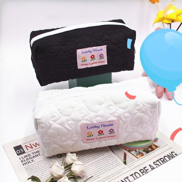 Niedriges Stoff-Etui mit Blumenmuster als Schreibwaren-Tasche für Schüler und Studenten - Bild 1