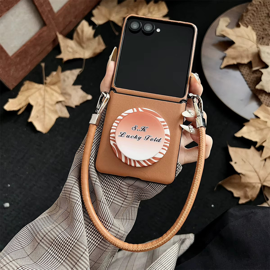Luxuriöse magnetische PU-Leder Handyhülle mit Handschlaufe und MagSafe Wireless Charging für Samsung Galaxy Z Flip 7 FE, Z Flip 6, Z Flip 5, Z Flip 4, Z Flip 3 in Braun - Bild 5