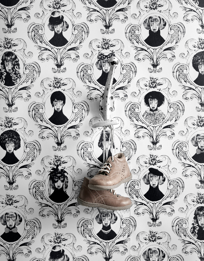 Studio Lisa Bengtsson Tapete Tillsammans in Schwarz mit Tiermotiv im skandinavischen Design - Bild 2