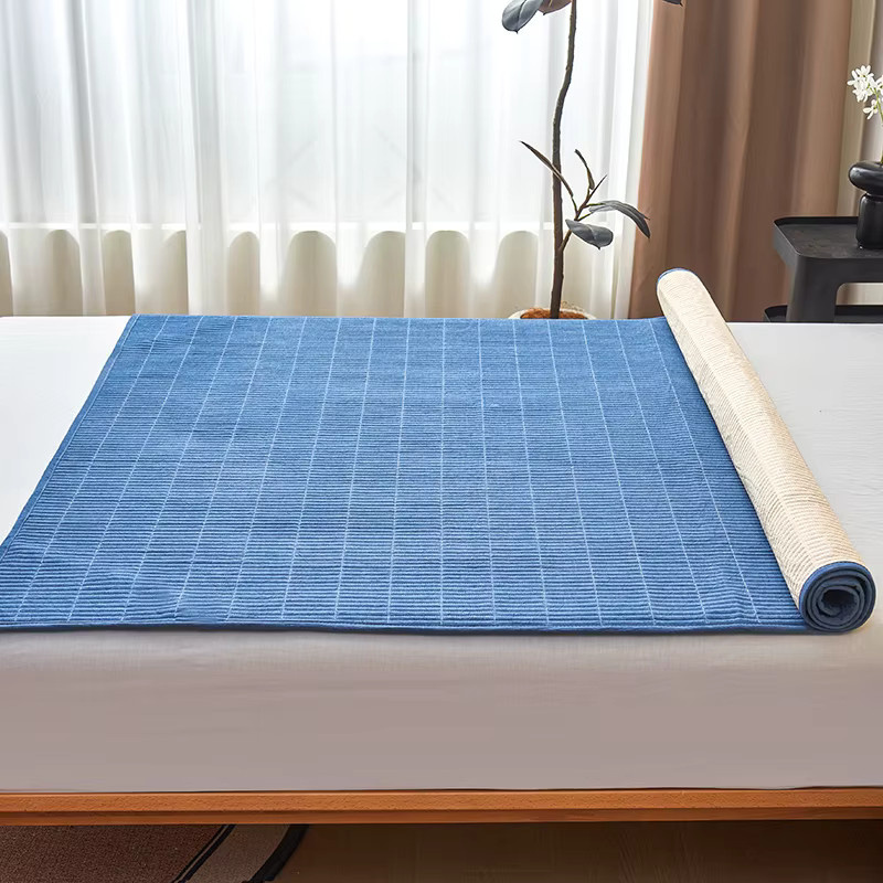 Wasserdichter Matratzenaufsatz von CHA YU PAI in Blau mit rutschfester Unterseite und gesteppter Schutzpolsterung - Bild 2