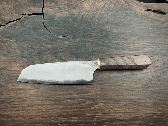 Japanisches Santoku Chefmesser aus Carbonstahl mit Holzgriff von Schmiederei Hohenmoorer - Bild 1