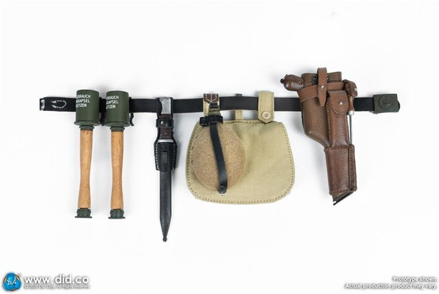 DID D11015 Soldatenpuppen-Zubehör, Mini-Gürteltaschen und Wasserflaschen - Bild 1