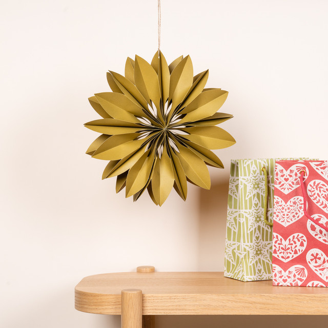 Weihnachtshänger von BLUME2000 in Ocker und Gelb aus Papier, Höhe: 30,0 cm, Breite: 30,0 cm, Tiefe: 2,5 cm - Bild 1