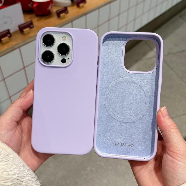 Apple iPhone Hülle aus Flüssigsilikon mit MagSafe Magnetfunktion in Transparent und Purple - Bild 1