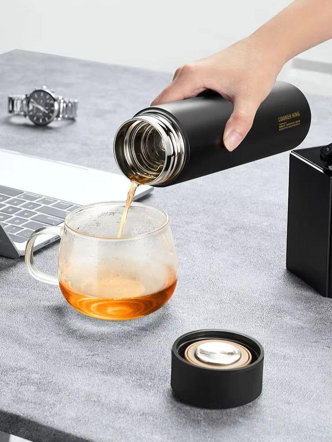 COOKER KING Thermobecher aus Edelstahl mit Teesieb in Silber und Grau, vakuumisoliert für Heiß- und Kaltgetränke, 316L Qualität - Bild 4
