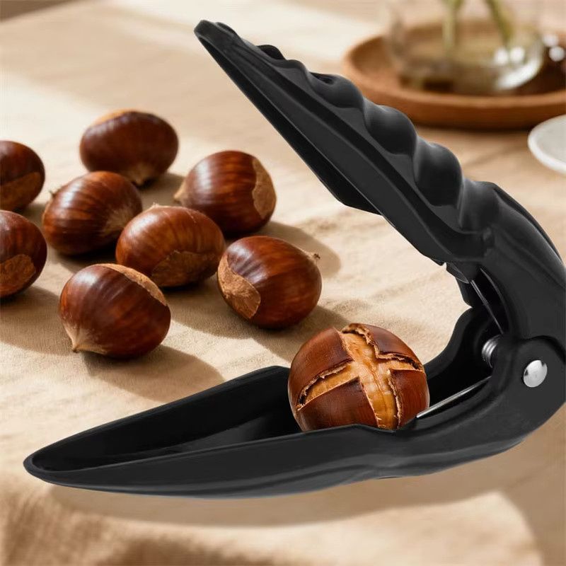 Mehrzweck-Nussknacker als Kastanien-Cracker mit rutschfester Basis und Kunststoffgriff in Schwarz - Bild 4