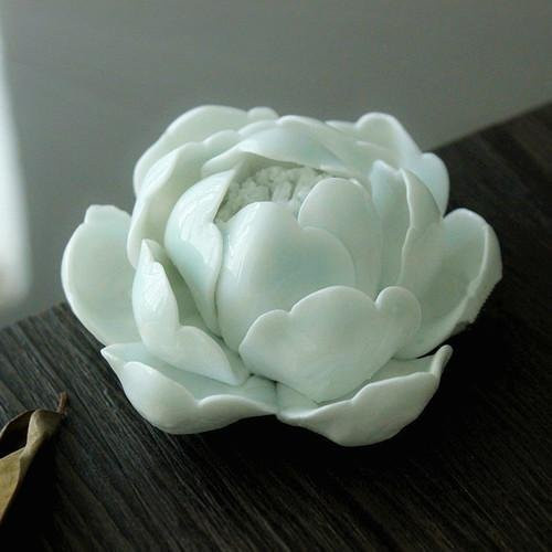 Yiran Furniture Keramik Räucherstäbchenhalter in Lotus-Design, Weiß, Handgefertigtes Räuchergefäß für Aromatherapie und Dekoration - Bild 1