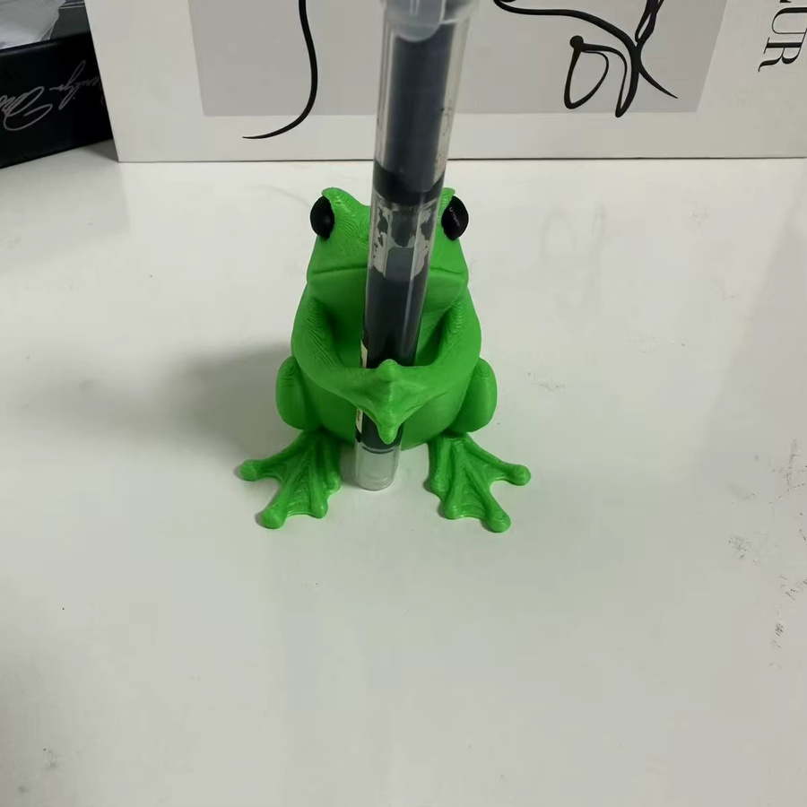 Niedliches Frosch-Stifthalter-Set aus Kunstharz in Grün und Grau als lustiger Schreibtisch-Organizer - Bild 3