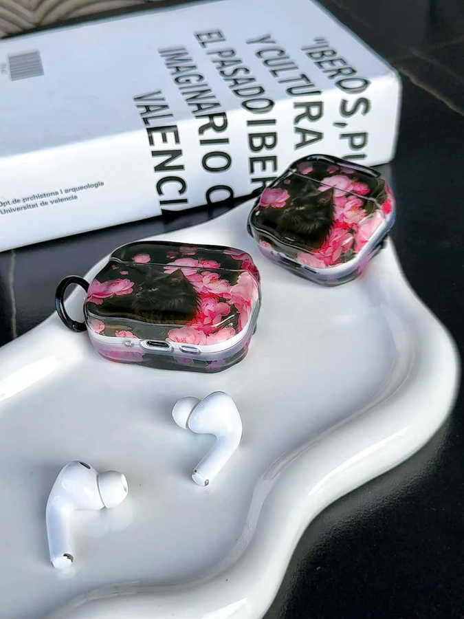 Spring Personality Kopfhörer-Schutzhülle für Apple AirPods 2 3 4 Pro Pro2 Pro3 mit schwarzer Maine Coon Katze und pinken Blumen in glänzender Oberfläche - Bild 4