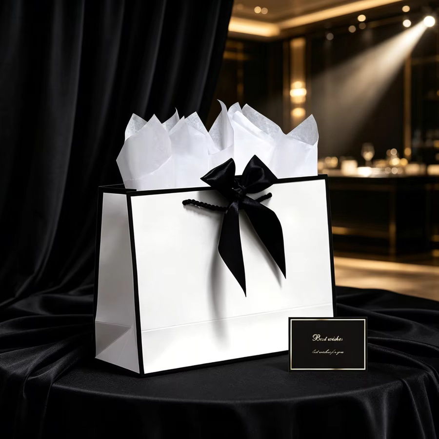 Elegante weiße Geschenktüte aus Papier für besondere Anlässe wie Geburtstag, Valentinstag oder Weihnachten - Bild 2