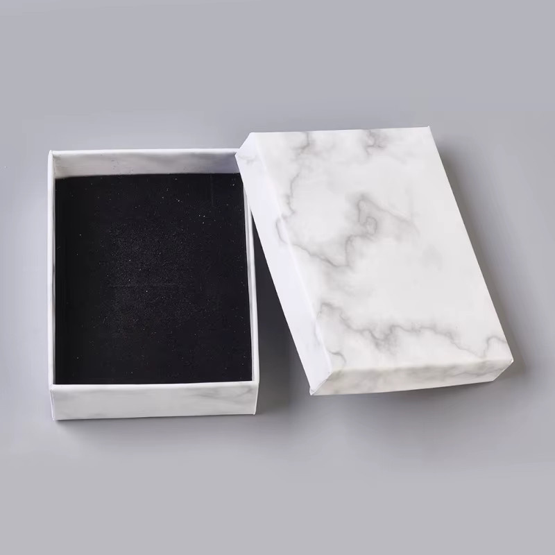 24 Stück Schmuckschatullen aus Pappe in Weiß mit schwarzem Schwamm, rechteckig, B/T/H: 9,1 x 7,1 x 2,8 cm - Bild 2