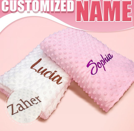 Personalisierte Babydecke von NanBeiCat in Weiß mit Vornamen, ideale Kinderdecke als Geschenk für Neugeborene, Jungen und Mädchen, geeignet als Pucktuch oder Bettdecke für Kinderwagen und Krippe