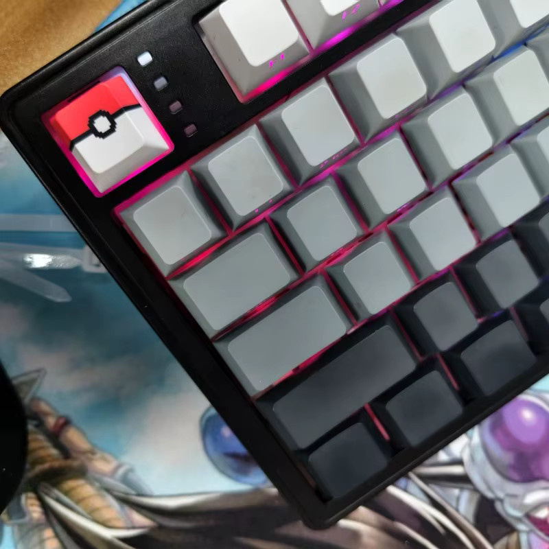 TAKARA TOMY Pokemon Anime Poke Ball Modell-Tastenkappen aus Harz in Rot für mechanische Tastaturen - Bild 2