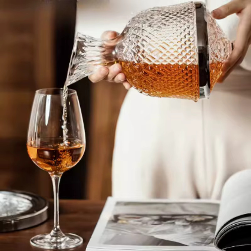 PDQ Kristallglas-Dekanter in Transparent mit geometrischem Design, 1,5 l - Bild 5