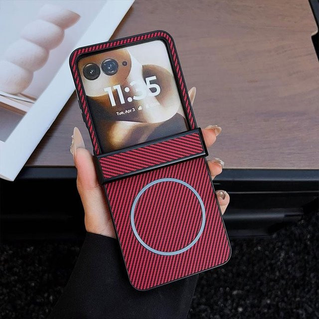 Stoßfeste Kohlefaser Handyhülle für Motorola Razr 60 Ultra Razr+ 60 Pro in Rot mit kabellosem Laden - Bild 1